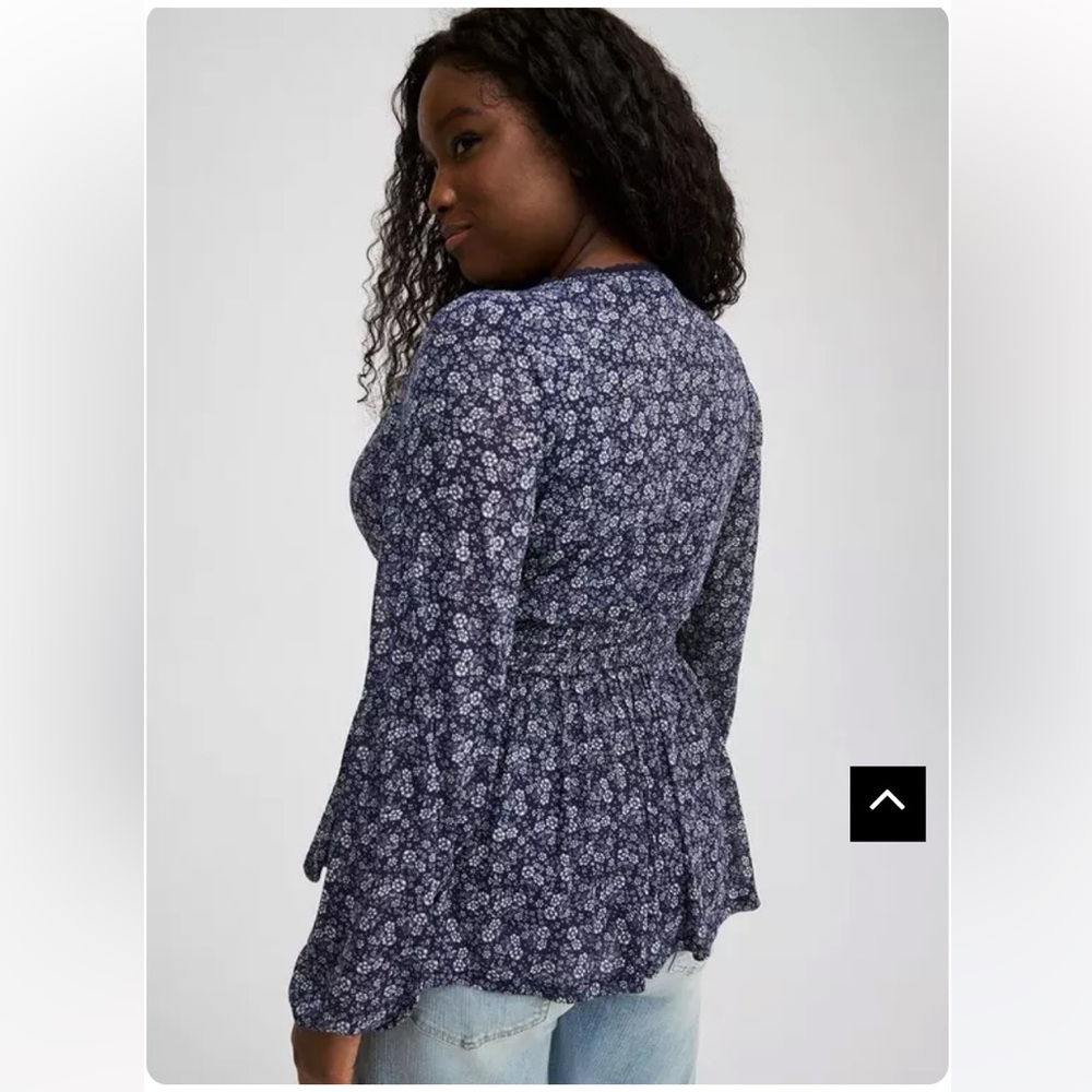 Torrid Surplice Babydoll top Olivia Ditsy navy and white Size 3 (3X 22/24) - Picture 3 of 7